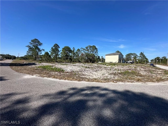 Listing photo 2 for 558 Aspen Ave S, Lehigh Acres FL 33974