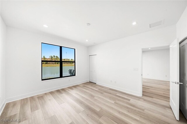 unfurnished room featuring light hardwood / wood-style flooring