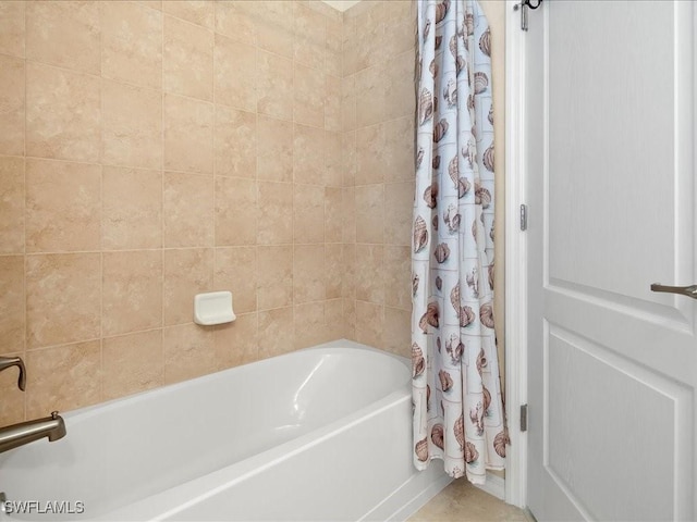 bathroom featuring shower / tub combo