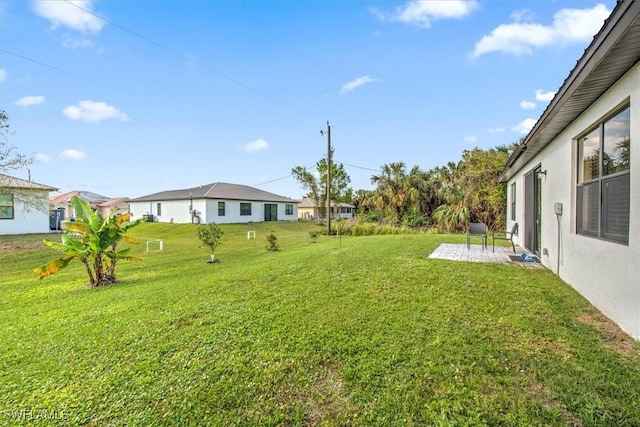 view of yard featuring a patio