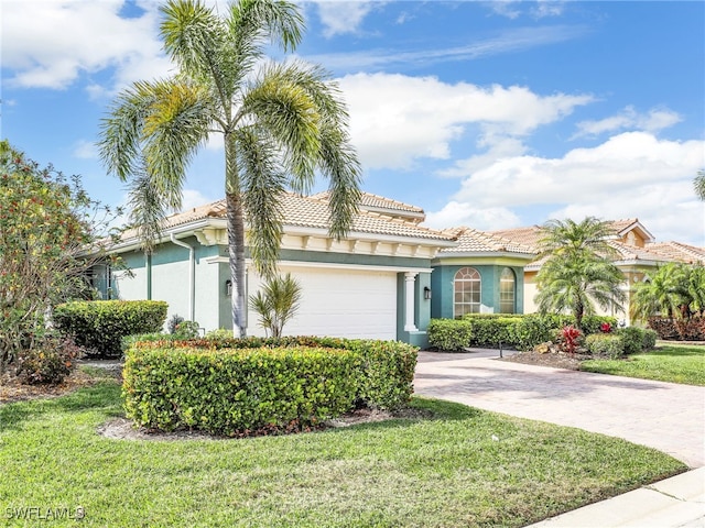 view of front of property featuring a garage and a front yard