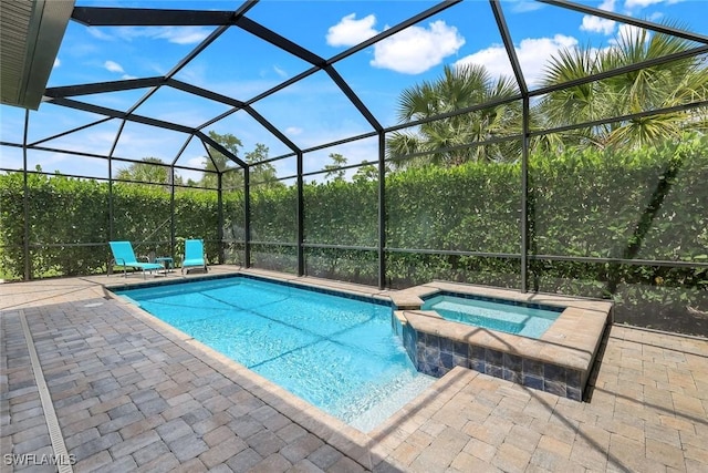 9368 Night Heron Ln, Naples, FL 34120 - view of swimming pool featuring a patio area, a pool with connected hot tub, and a lanai