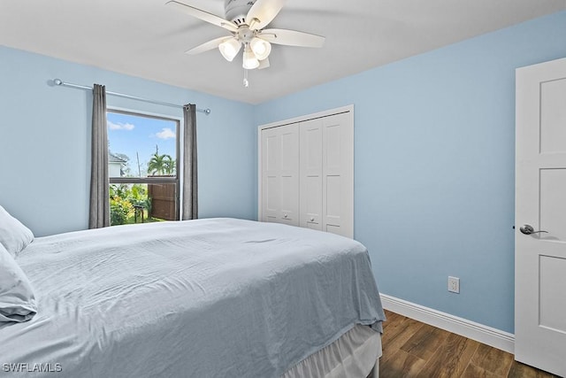 bedroom with dark wood-type flooring, ceiling fan, and a closet