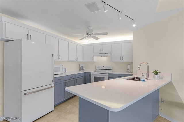 kitchen with ceiling fan, white appliances, kitchen peninsula, and sink