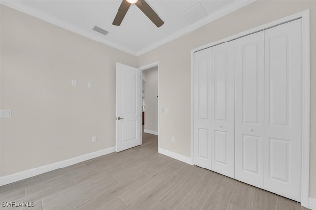 unfurnished bedroom with crown molding, ceiling fan, and a closet