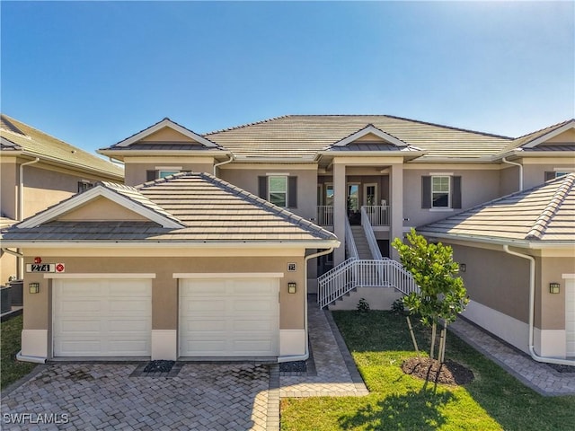 view of front of property featuring a garage