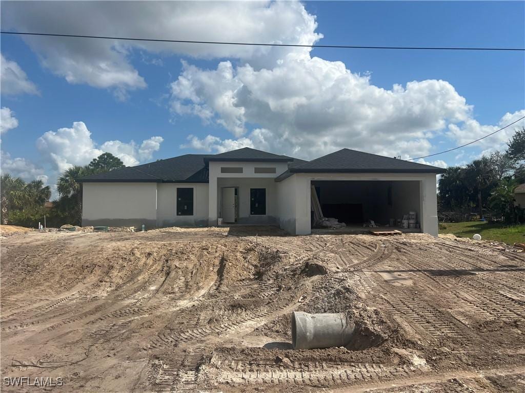 view of front of property featuring a garage