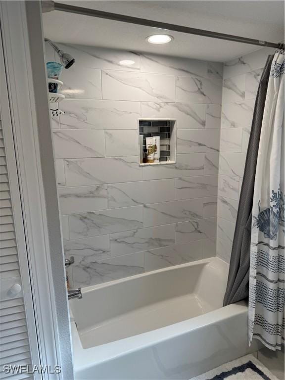 bathroom featuring shower / tub combo