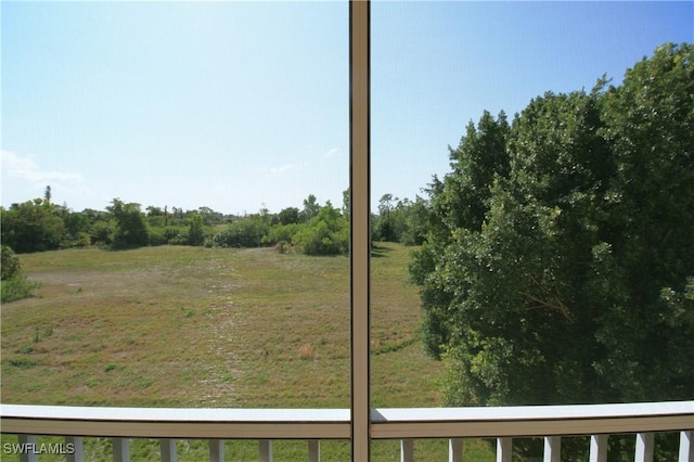 view of yard featuring a rural view