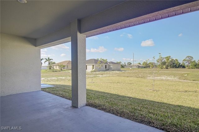 view of yard featuring a patio area