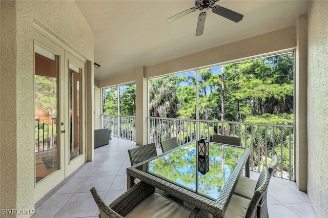 sunroom / solarium featuring ceiling fan