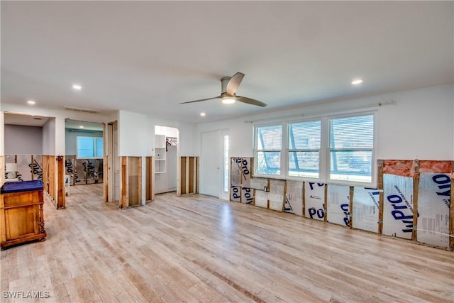 living room featuring light wood-style floors, ceiling fan, visible vents, and recessed lighting