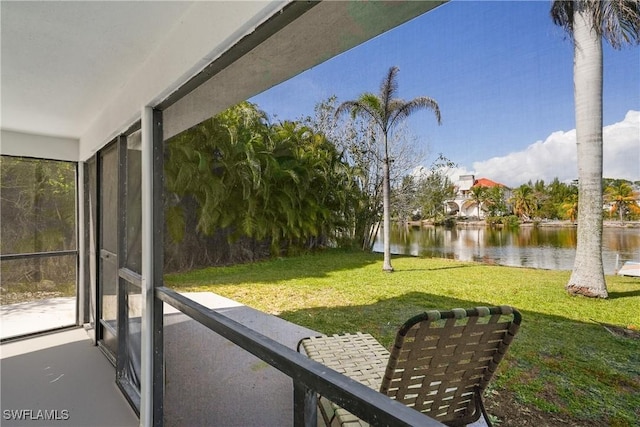 view of yard featuring a water view