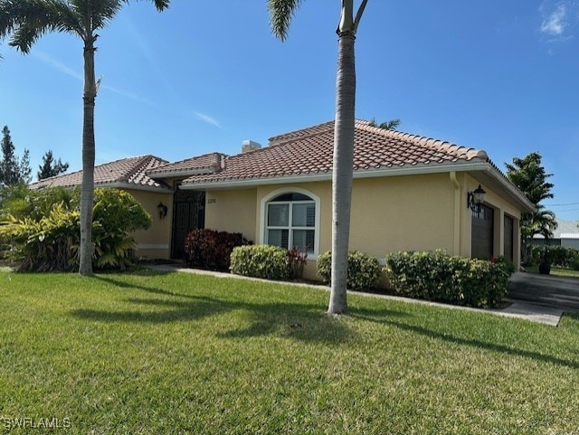 view of front of house with a front lawn