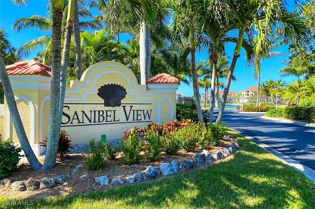 view of community / neighborhood sign