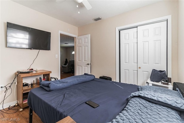 bedroom with hardwood / wood-style flooring, ceiling fan, and a closet