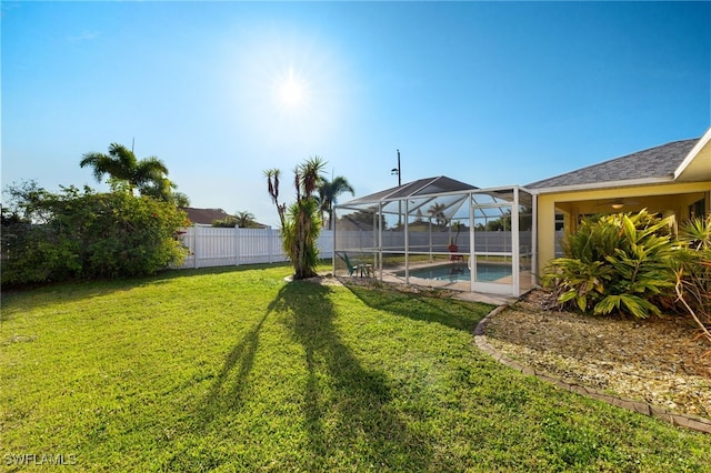 view of yard featuring ceiling fan, a lanai, and a fenced in pool