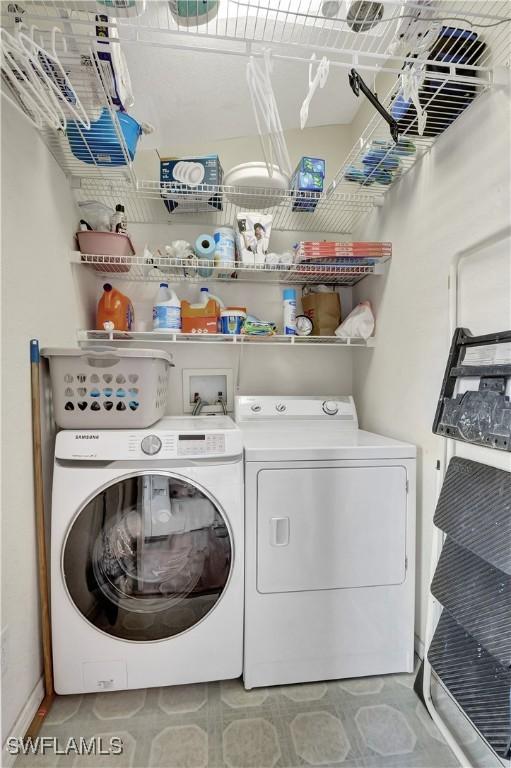 laundry room with laundry area and washer and clothes dryer