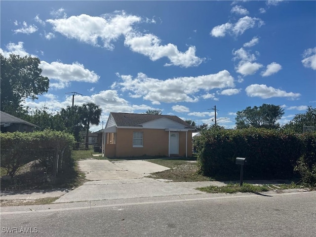 view of front of property