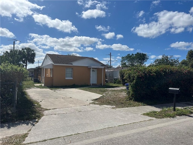 view of front of property