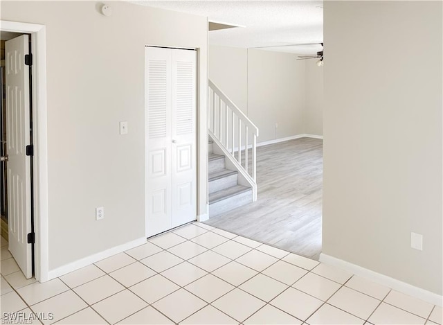 unfurnished room featuring light tile patterned flooring and ceiling fan