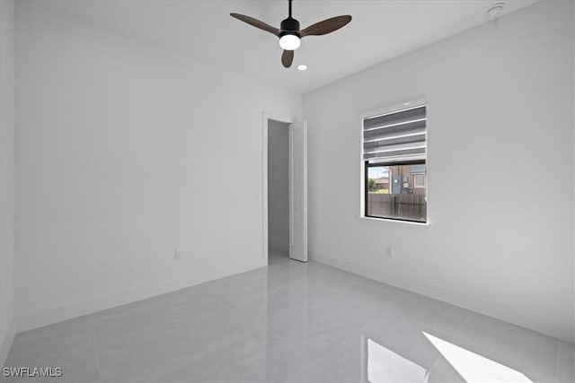 empty room featuring ceiling fan