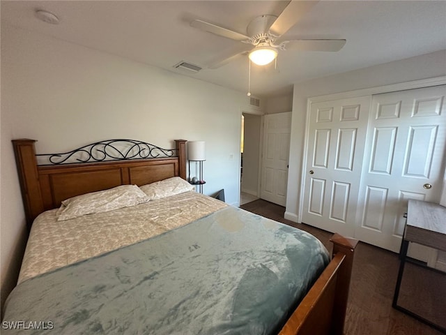 bedroom with visible vents, dark wood-type flooring, a closet, and ceiling fan