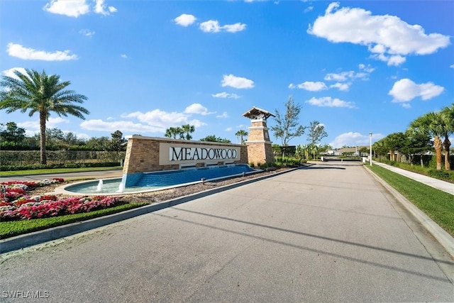 view of community / neighborhood sign