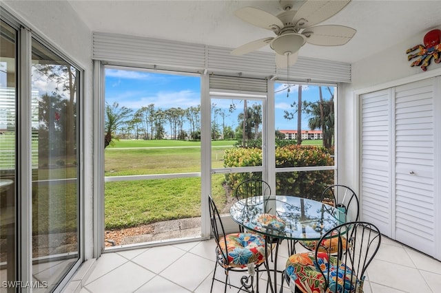 sunroom / solarium with ceiling fan