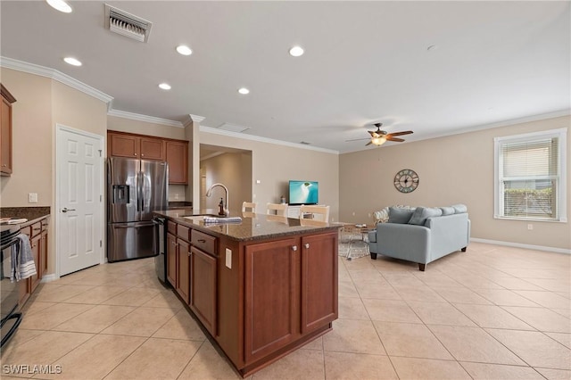 kitchen featuring light tile patterned flooring, sink, dishwashing machine, a kitchen island with sink, and stainless steel fridge with ice dispenser