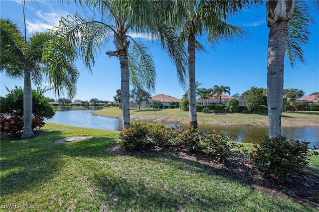 view of yard featuring a water view