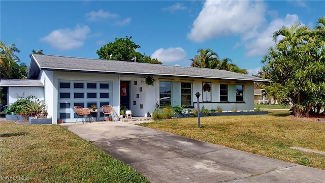 ranch-style house featuring a front yard