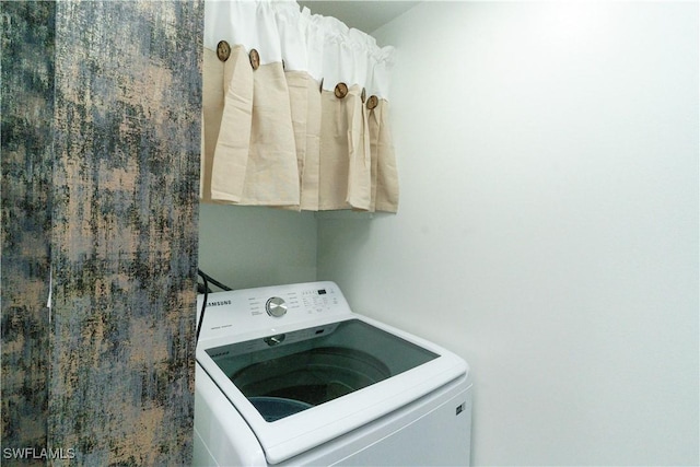 laundry room with washer / dryer