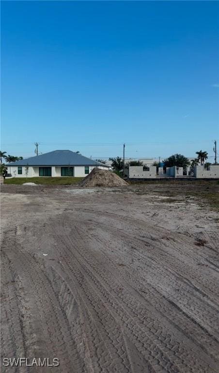 Listing photo 3 for 813 SW 40th Ter, Cape Coral FL 33914