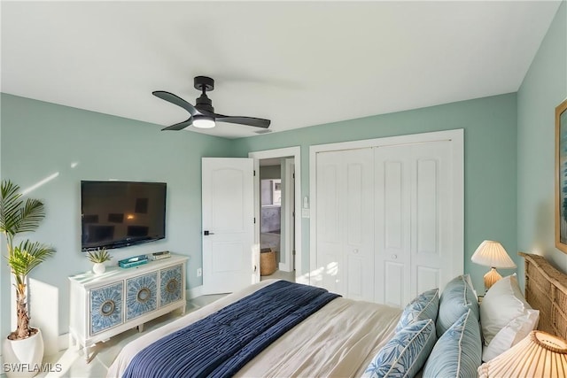 bedroom with a ceiling fan and a closet