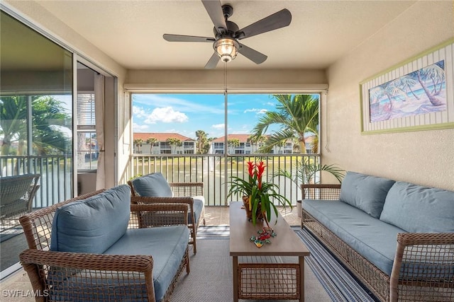 sunroom with ceiling fan