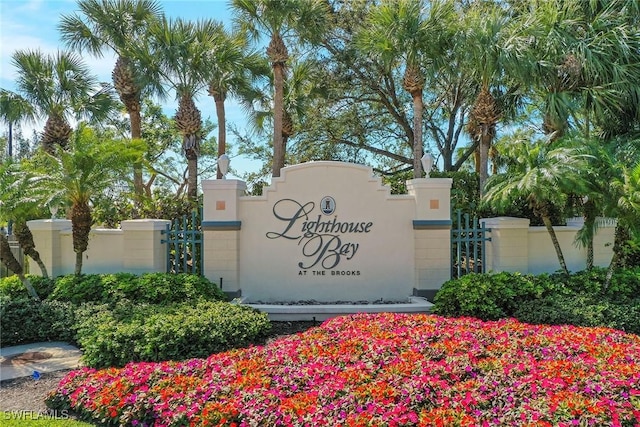 view of community / neighborhood sign