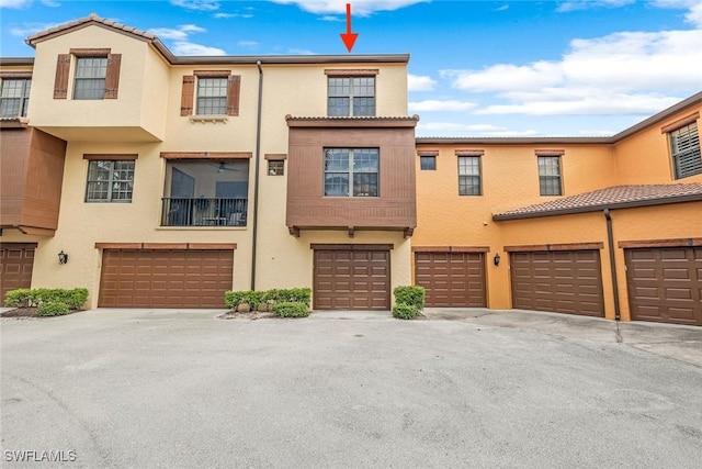 townhome / multi-family property featuring a garage and stucco siding