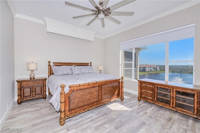 bedroom with crown molding, a water view, ceiling fan, and light hardwood / wood-style flooring