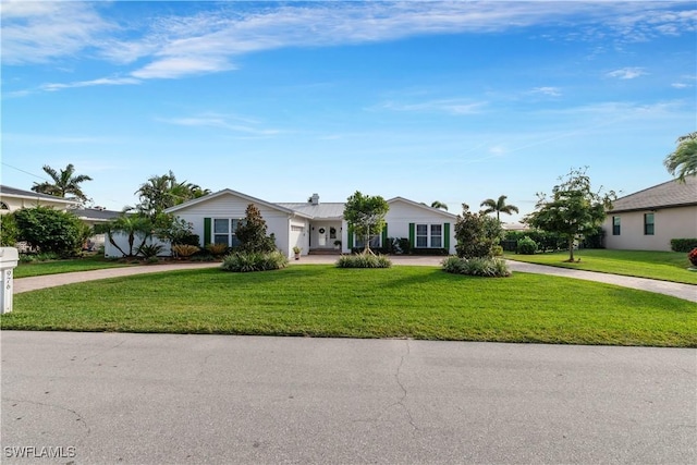 single story home featuring a front lawn