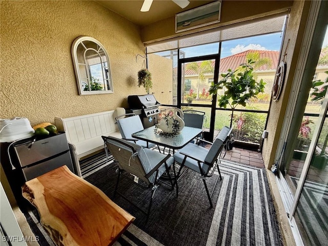 sunroom / solarium with ceiling fan