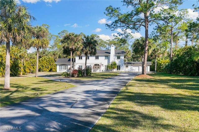 view of front facade featuring a front yard