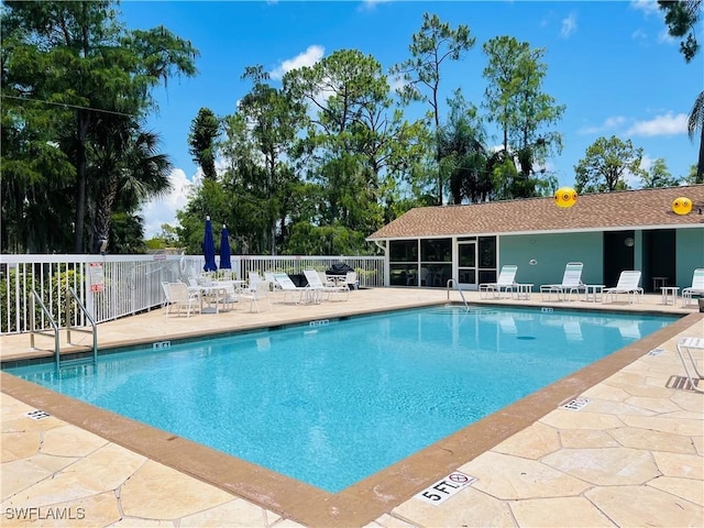 view of swimming pool featuring a patio