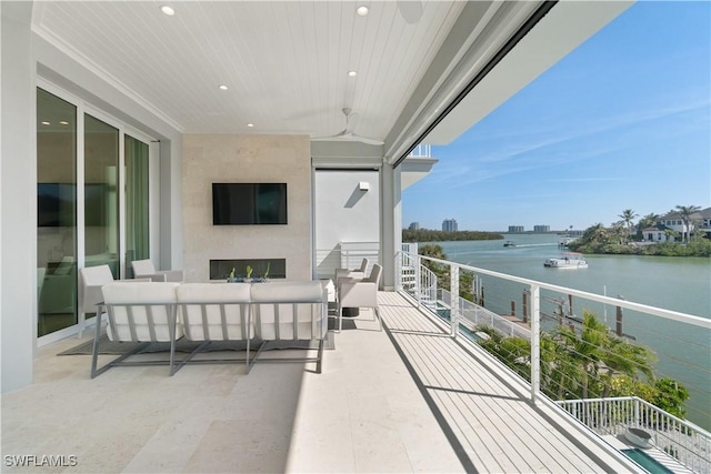 balcony with outdoor lounge area and ceiling fan