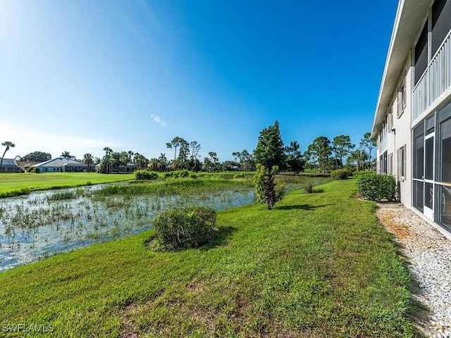 view of yard featuring a water view