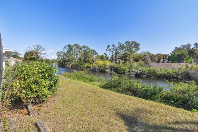 view of yard featuring a water view