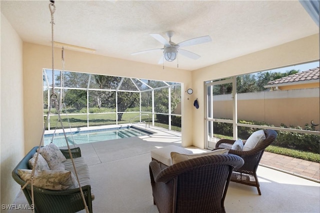 sunroom with ceiling fan