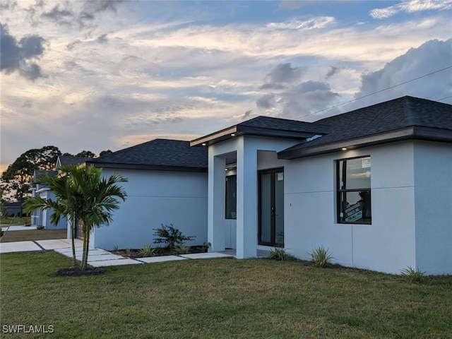 view of front of home with a front lawn