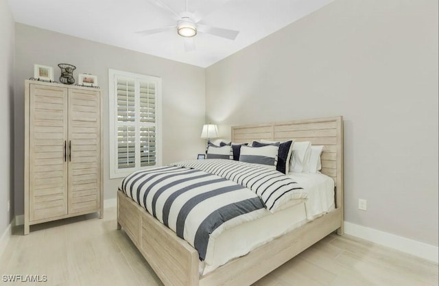 bedroom featuring light hardwood / wood-style floors and ceiling fan