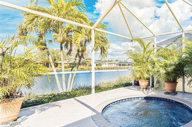 view of swimming pool featuring a patio and a jacuzzi